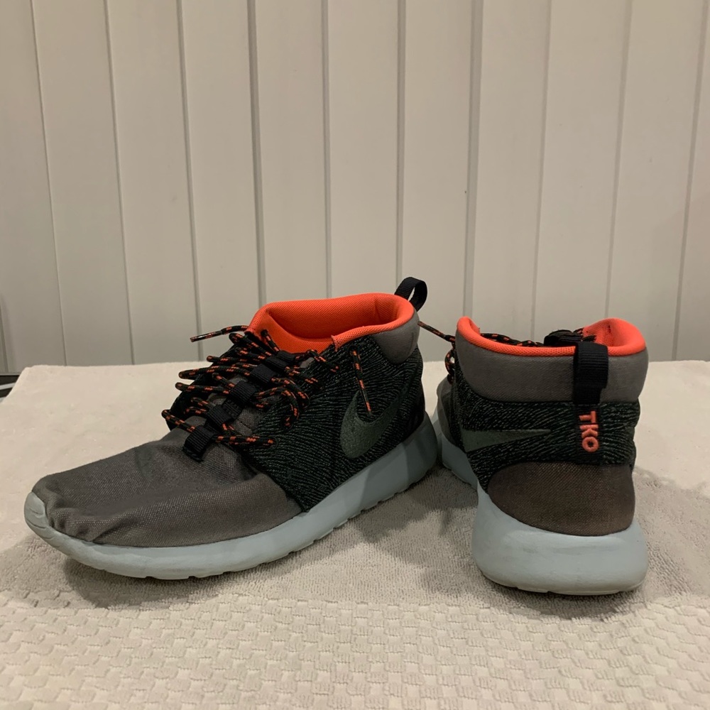 Nike Roshe Run Tokyo - Size 8